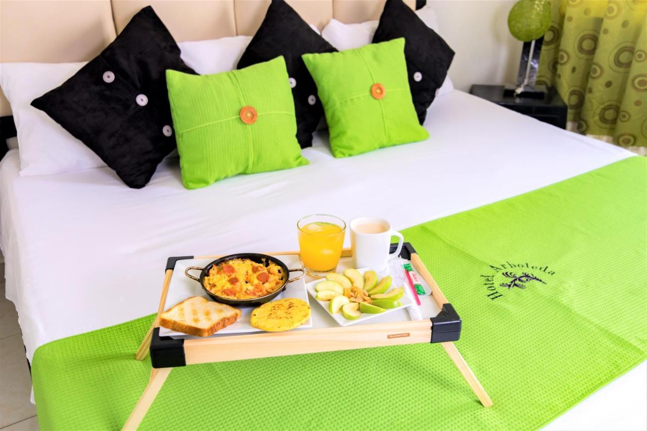 יופאל Hotel Arboleda מראה חיצוני תמונה